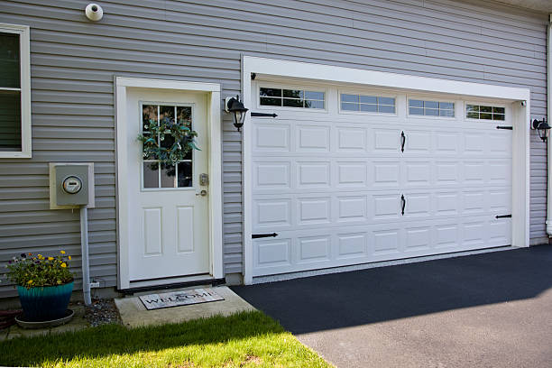 24/7 Emergency Garage Door Panel Replacement experts in Hutchins, TX